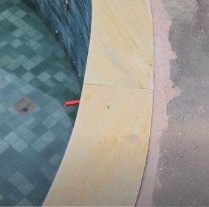 borda piscina pedra sao tome amarelo mesclado 1