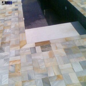 piso-pedra-mineira-mesclada-piscina-diagonal